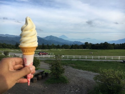 清泉寮のアイスクリームと富士山