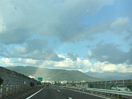 ４３中央高速で虹