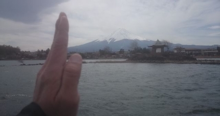 20160318-2-M1河口湖前日プラ富士山に拝む.JPG