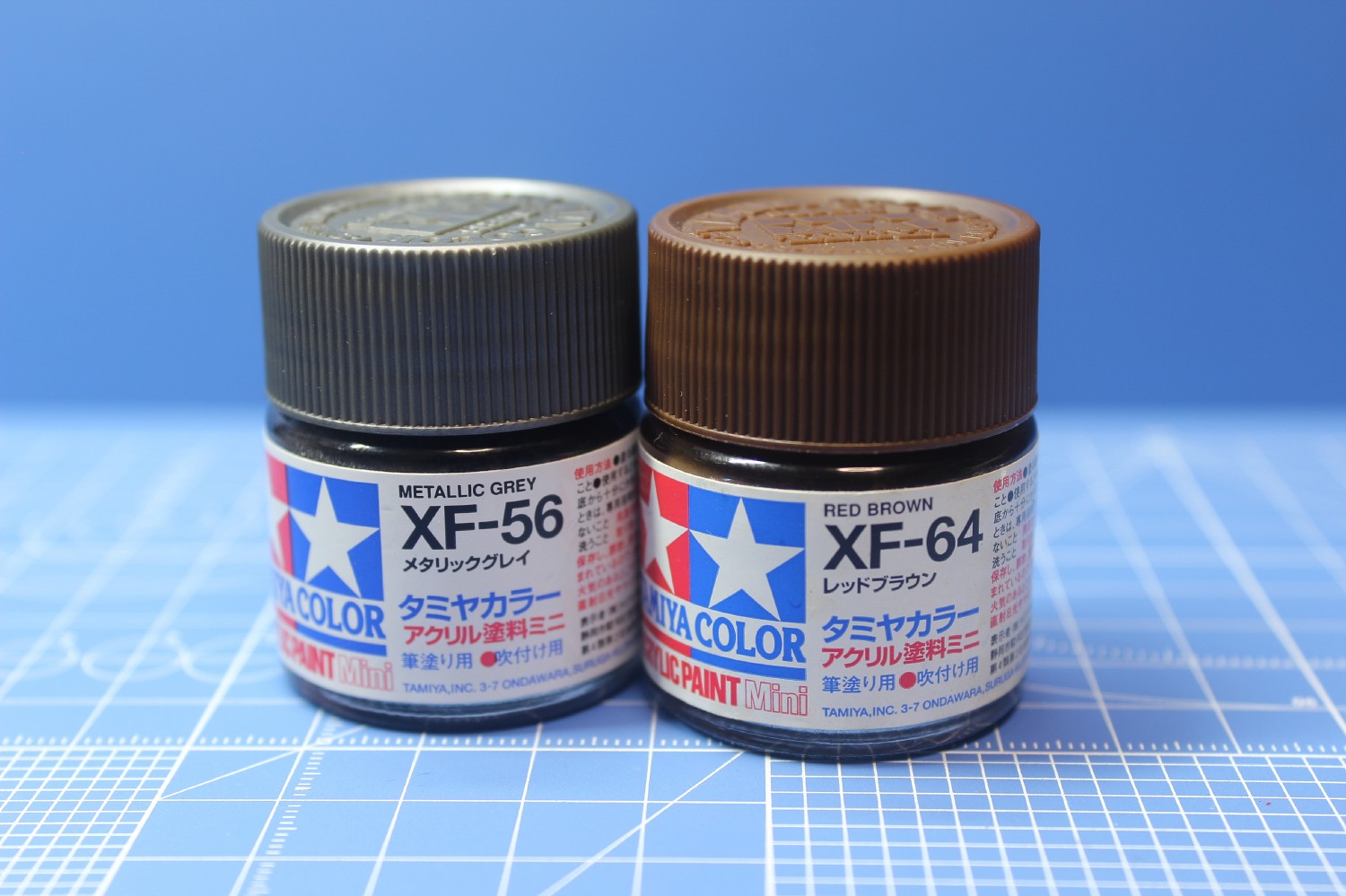定期入れの タミヤ アクリル塗料ミニ XF56 メタリックグレイ 塗料