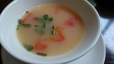 カボス風味の胡椒と酸味のスープ